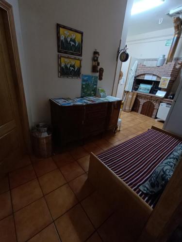 a room with a bed and a table in a room at Albergue Ultreia Sigueiro in Sigüeiro