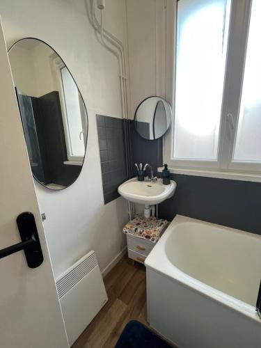 Nice 2 Rooms Full Appartement in Paris