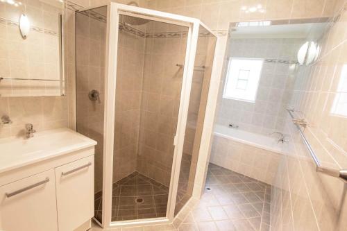 Un baño de Full Throttle Retreat