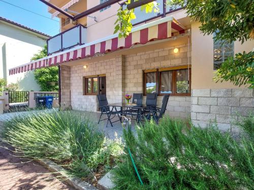 Apartment Vesna by Interhome