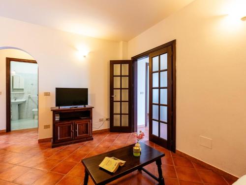 Μια τηλεόραση ή/και κέντρο ψυχαγωγίας στο Apartment La Colombera-2 by Interhome