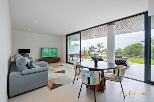 Sea view apartment with garden in Fuengirola