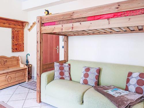 un salon avec un lit superposé et un canapé dans l'établissement Apartment Central résidence 3 by Interhome, à Saint-Gervais-les-Bains