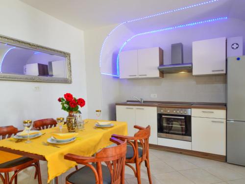 Kuchyň nebo kuchyňský kout v ubytování Apartment Andrea by Interhome