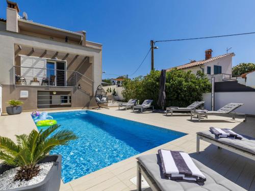 Holiday Home Elena by Interhome