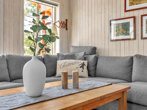 Χώρος καθιστικού στο Chalet Eikebu by Interhome