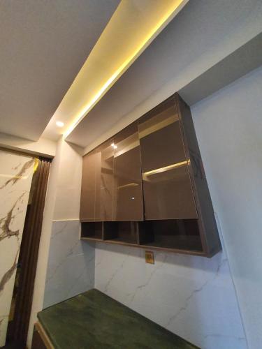 a kitchen with brown cabinets and a green counter top at Pova Hotel Suits and Apartments in Rawalpindi