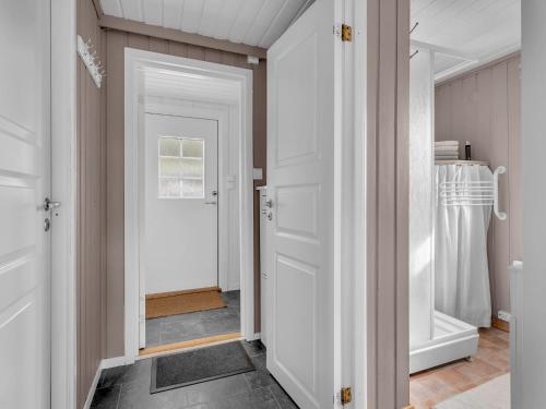 Koupelna v ubytování Chalet Solbu by Interhome