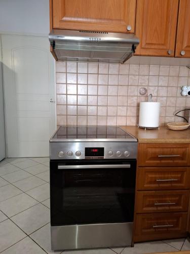a kitchen with a black stove top oven at Rethymno Holiday in Áyios Andónios