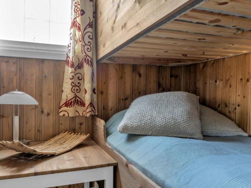 Ένα ή περισσότερα κρεβάτια σε δωμάτιο στο Chalet Knodden by Interhome