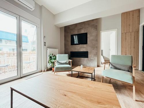 Sunlit luxurious flat at pagrati!