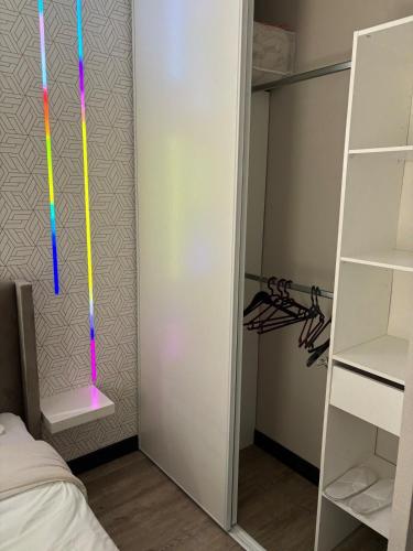 un placard avec un arc-en-ciel accroché au mur dans l'établissement Apartment in a hotel residence, à Toulouse