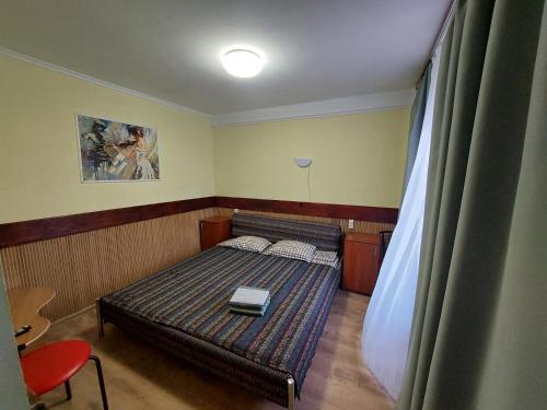 Postel nebo postele na pokoji v ubytování Hotel Desna KUT
