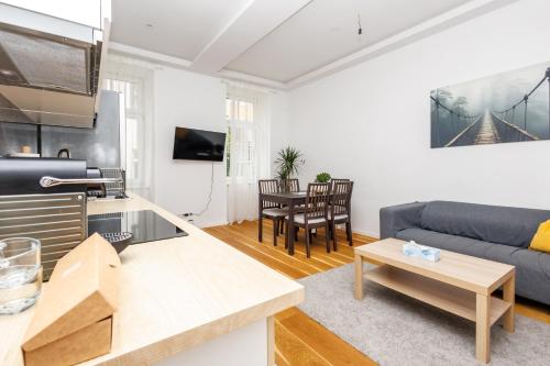 5 beds 2 bedrooms top apart in vienna's heart