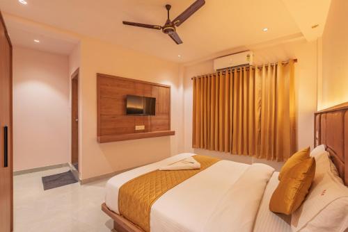 Postel nebo postele na pokoji v ubytování Hotel Beverly Palace Kozhikode - Hotel and Restaurant