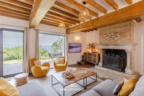 Χώρος καθιστικού στο Villa Biloba - sea view and beach access 10 People