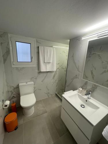 Kolonos Comfort Design Flat for Easy City Living