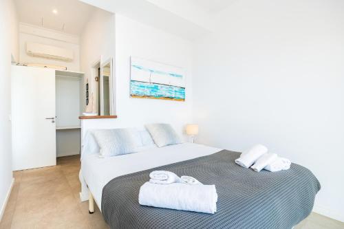 Postel nebo postele na pokoji v ubytování Sa Marina Beach House