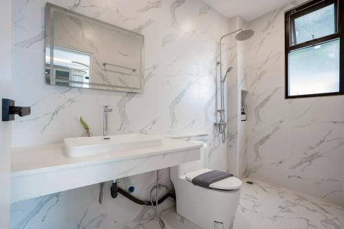 Koupelna v ubytování Another Hour Pool Villa