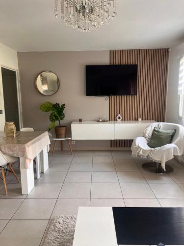 Appartement rénové , Climatisé, Terrasse, Parking en sous sol