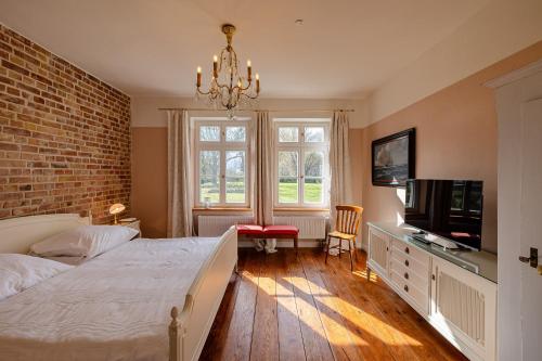 Ένα ή περισσότερα κρεβάτια σε δωμάτιο στο Landhaus Wusse Ferienwohnung Stralsund