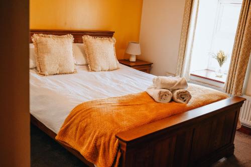 Ένα ή περισσότερα κρεβάτια σε δωμάτιο στο Sunnyside farmstay & hottub near Brecon Beacons sleeps 8