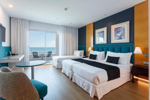 Postel nebo postele na pokoji v ubytování VS Gandía Palace Hotel ****
