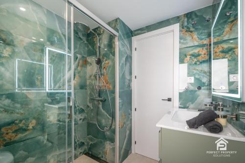 Lale Verde - Modern 2BR with sea views, 2 pools and garage