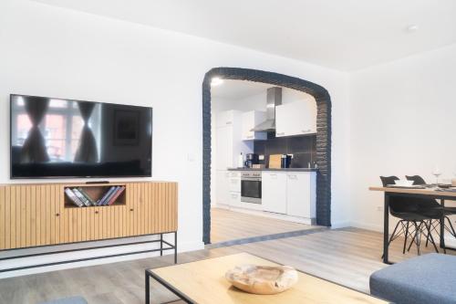 a living room with a tv and a table at Apartment in Lüneburg, 2 Zimmer, Küche, 80 qm in Lüneburg