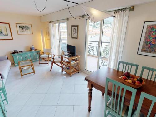 Grand 2P climatisé, terrasse, parking, centre Menton, commerces & plages à pied