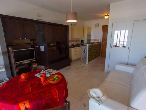 Studio face mer avec terrasse, proche plages et centre, Wifi gratuit