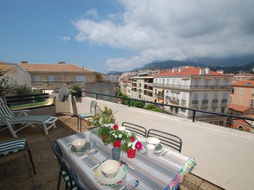 Charmant 2P en Centre-Ville de Menton avec Terrasse et Parking