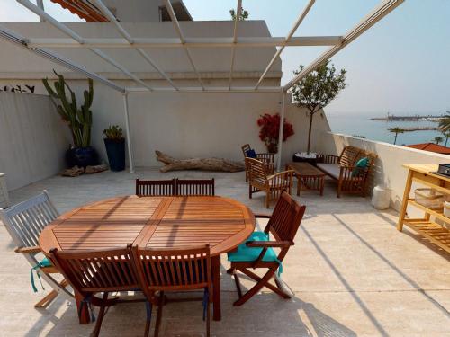 Superbe appartement climatisé avec grande terrasse et parking à Menton