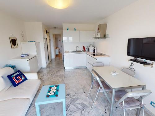 Agréable 2 pièces rénové avec balcon, Menton