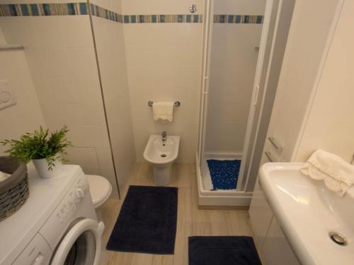 a bathroom with a toilet and a shower and a sink at Studio rénové face mer avec terrasse, clim, wifi et proche commodités à Menton - FR-1-196-167 in Menton