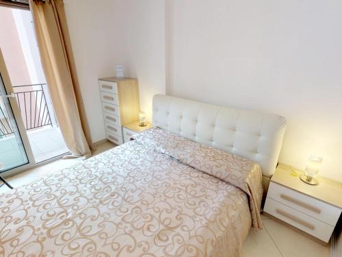 Charmant 2P moderne avec terrasse, parking privé, en plein centre de Menton, à 2 pas de la mer