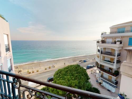 Grand 2P face mer avec balcon, parking, piscine et spa en centre-ville à Menton - FR-1-196-284