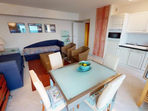 Grand 2P face mer avec balcon, parking, piscine et spa en centre-ville à Menton