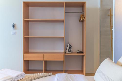 Ein Bett oder Betten in einem Zimmer der Unterkunft Sea Lofts - Kfar Abida Oceanfront Retreats