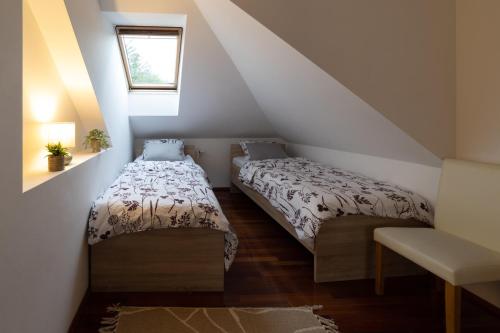 Ένα ή περισσότερα κρεβάτια σε δωμάτιο στο Lili Rooms