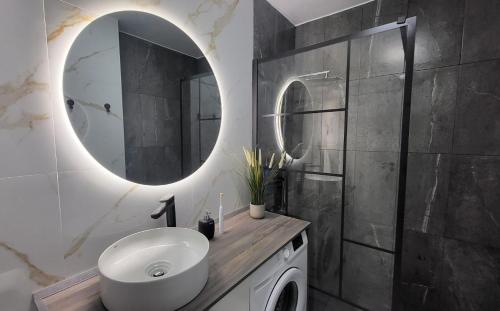 New Modern Apartment close to the Beach