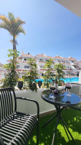 New Modern Apartment close to the Beach