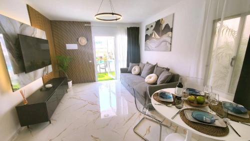 New Modern Apartment close to the Beach