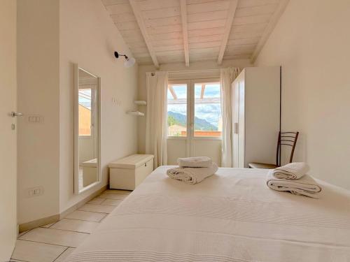 Giường trong phòng chung tại Villetta Alloro K&G House2