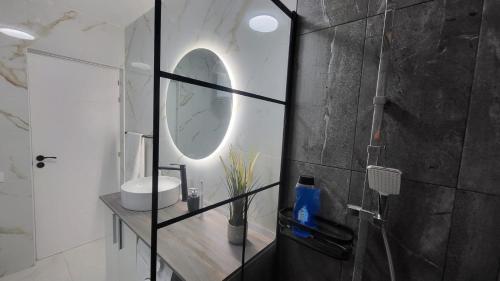 New Modern Apartment close to the Beach