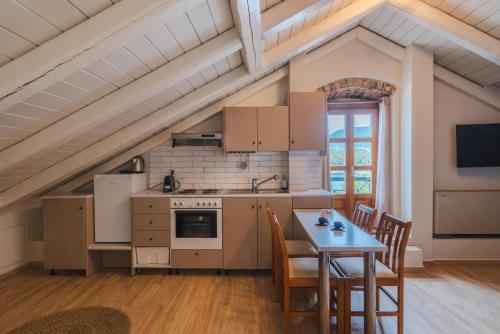 Kuchyň nebo kuchyňský kout v ubytování Authentic Suites in Fiscardo (Archontiko)