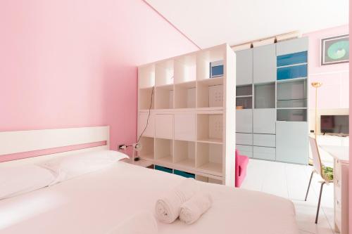 GuestHost - Isola Cosy Pink Studio Apt