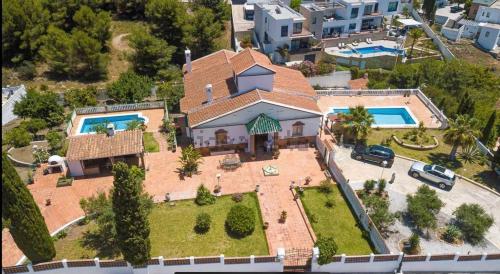 Villa Aroha - Huge Villa, Sea Views & 2 pools