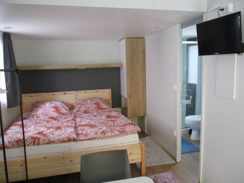 Postel nebo postele na pokoji v ubytování Tinyhaus Leo