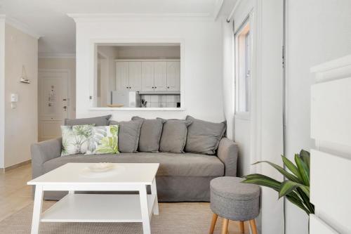 A kitchen or kitchenette at Lovely flat with sea view near the beach by Costarentals - Ref 37
